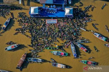 Floating market festival on the Martapura river