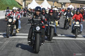 Presiden Jokowi susuri Tol IKN dengan motor