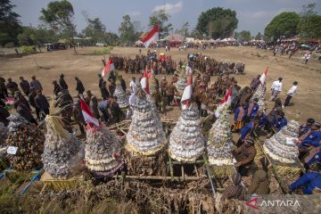 Semarak Kirab Ageng Merti Bumi Merapi di Klaten