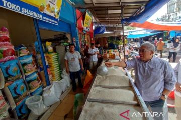 Dirut Bulog tinjau pasar pastikan harga beras di Makassar