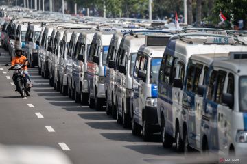 DKI sepekan, uji emisi syarat urus STNK hingga deflasi Jakarta