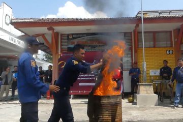 Mitigasi kebakaran, KPU Temanggung dilatih penggunaan apar