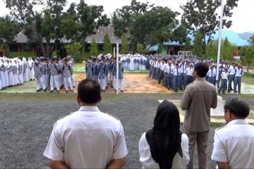 Dikbud Sultra sidak kedisiplinan guru di sekolah terpencil