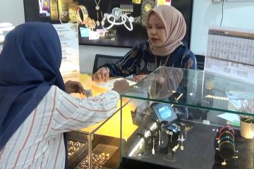 Harga emas meroket, penjualan emas Pegadaian Area Padang meningkat