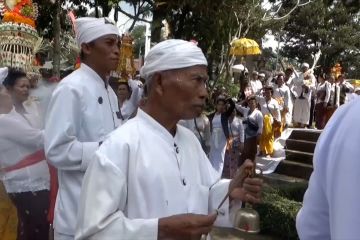 Intip ritual 10 tahunan umat Hindu di Pura Mandhara Giri Agung Semeru