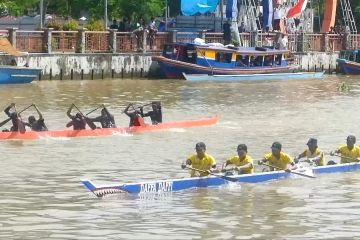 Lestarikan kearifan lokal, Polda Kalsel gelar lomba balap jukung