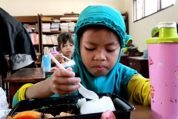 Melihat uji coba program Makan Bergizi Gratis di SD Negeri Tugu, Solo