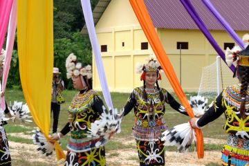 Mengenal tarian anyam tali Suku Dayak Kenyah