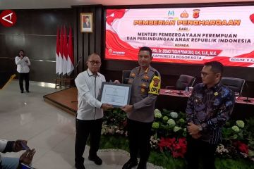 Kapolresta Bogor terima penghargaan pelindungan anak dari Menteri PPPA