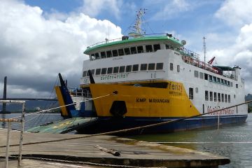 Sempat ditunda, kapal feri tujuan Ambon-Namlea diizinkan berlayar