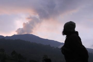 PVMBG turunkan status Gunung Marapi ke level waspada