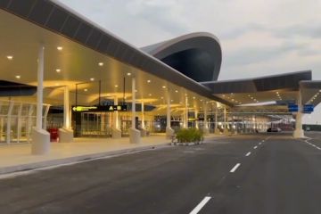 Meninjau pengembangan Bandara Sultan Hasanuddin, rampung akhir tahun