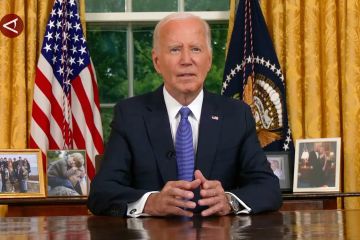 Tampil perdana usai mundur Pilpres AS, Joe Biden puji Kamala Harris