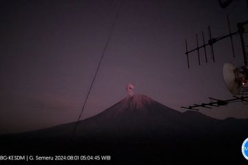 Gunung Semeru erupsi selama 139 detik