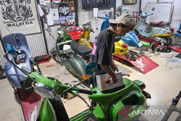 Melihat proses konversi sepeda motor listrik