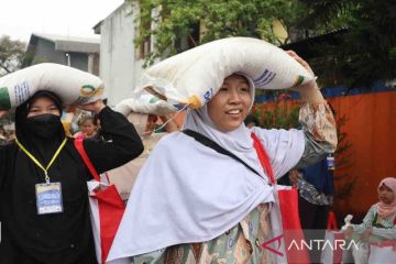 Bulog kembali salurkan bantuan beras 10 kg guna kendalikan inflasi