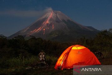 Gunung Merapi meluncurkan tiga awan panas guguran dalam sepekan