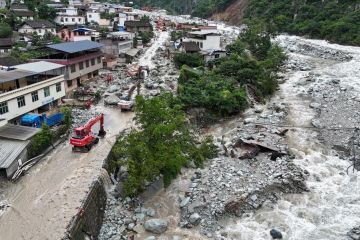 8 orang tewas, 19 hilang akibat banjir dan lumpur longsor di Sichuan