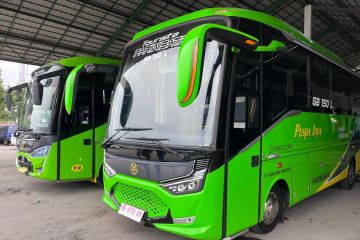 Hino pasok armada untuk PO Puspa Jaya