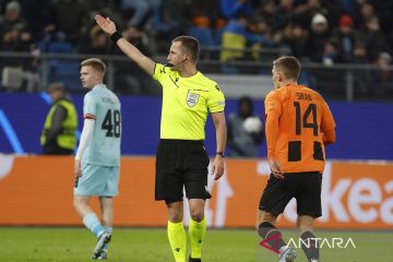 Mabuk sebelum laga, dua wasit Polandia dicopot dari Liga Champions