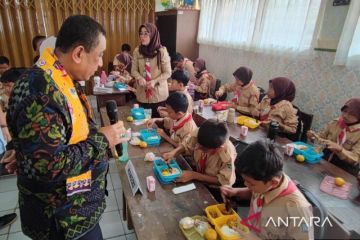 Bapanas pantau uji coba makan bergizi gratis di SDN 05 Cipinang Melayu