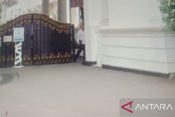 Putra Prabowo sambangi Istana Jakarta ukur jaket Jokowi