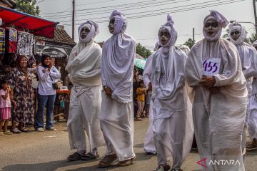 Uniknya lomba gerak jalan sambut hari kemerdekaan RI di Pandeglang