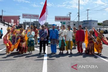 Ragam baju tradisional Indonesia hadir dalam Kesennuma Minato Matsuri