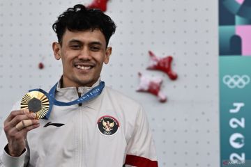 Atlet panjat tebing Veddriq Leonardo sabet medali emas pertama Olimpiade Paris untuk Indonesia