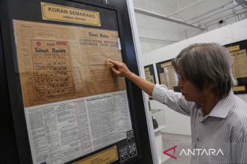 Melihat berbagai koleksi kuno pers dalam pameran koran langka di Kota Lama Semarang