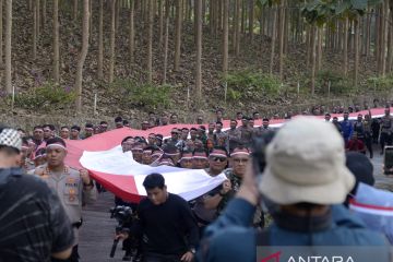 Pembentangan Bendera Merah Putih TNI-Polri&nbsp;