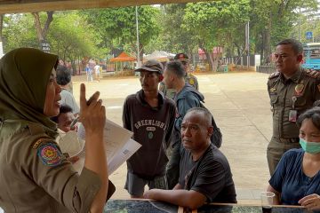 Satpol PP Jakpus tindak juru parkir liar di Sawah Besar