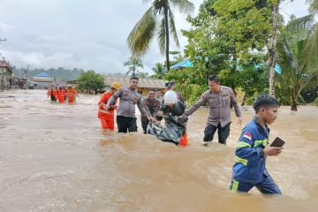 Polres terjunkan personel bantu tangani banjir Halmahera Tengah