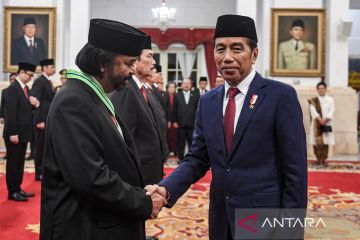 Presiden Jokowi berikan Tanda Jasa dan Tanda Kehormatan kepada 64 tokoh