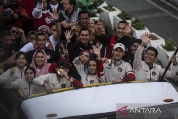 Veddriq, Rizki, dan Gregoria sambut baik arak-arakan Olimpiade