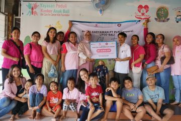 Srikandi PLN berikan donasi untuk Yayasan Peduli Anak Kanker di Bali