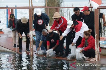 Peringati HUT RI, Pemkab Tabanan tebar 16.500 ikan ke Danau Beratan 