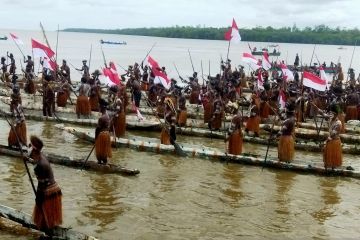 Parade Perahu Lesung warnai kemeriahan HUT RI di Asmat