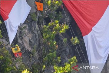 Komunitas pecinta alam bentangkan Merah Putih di puncak Gunung Ciremai