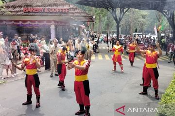 Taman Safari Bogor memeriahkan HUT RI dengan parade budaya dan satwa