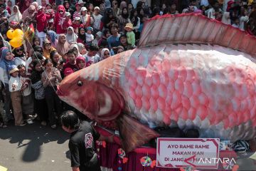 Warga Cianjur meriahkan HUT RI dengan parade budaya pertanian