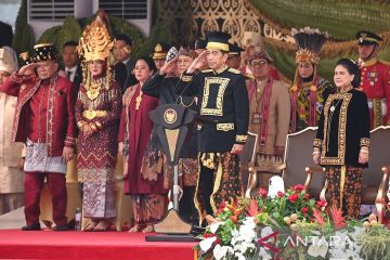 Makna baju adat Kutai yang dikenakan Presiden Jokowi