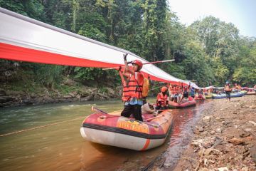 Pertamina Patra Niaga membersihkan Sungai Ciliwung untuk HUT Ke-79 RI