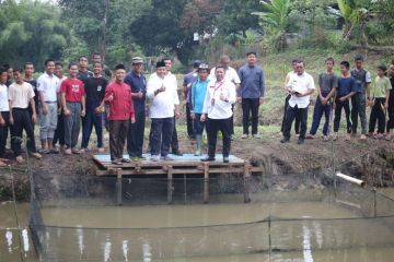 Pemprov Riau bantu bibit ikan dorong ekonomi mandiri pesantren 