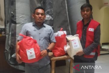 PMI Cianjur salurkan 2 ton beras dan 500 paket bagi korban bencana