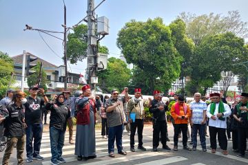 Massa ingatkan KPU tetap teguh terhadap putusan MK