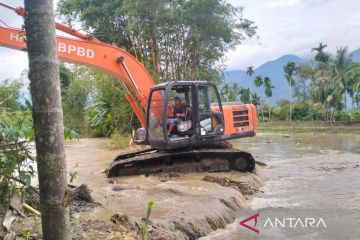 BNPB: Alat berat dikerahkan perbaiki tanggul sungai jebol di Aceh