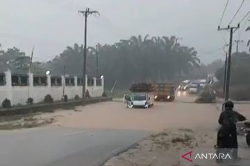 Jalan nasional di Mukomuko putus akibat banjir