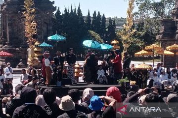 Anak berambut gimbal jalani ruwatan di Dieng Culture Festival