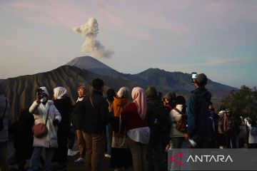 Gunung Semeru erupsi 11 kali namun visual letusan tak teramati